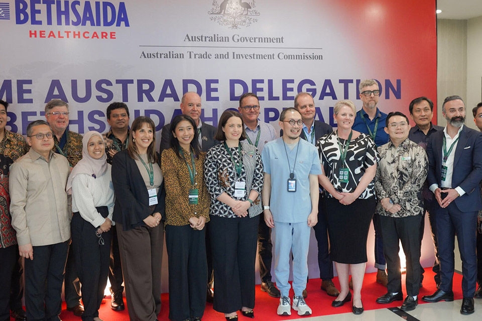 Delegates on the Indonesia Landing Pad program met with healthcare leaders and clinicians, including those at Bethsaida Hospital.