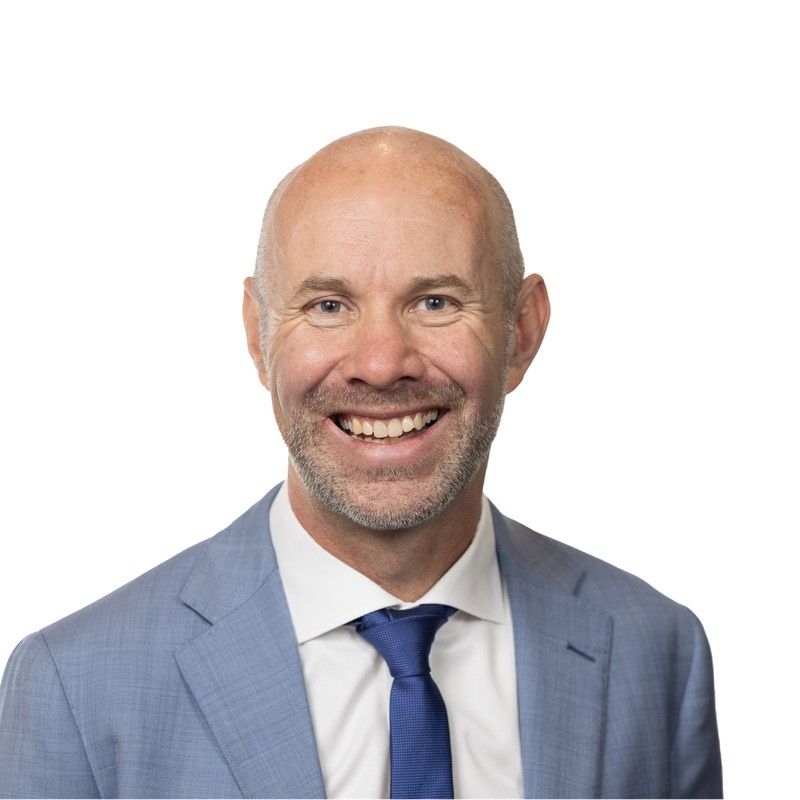 Biography portrait - 800 x 800 px - Colour photo