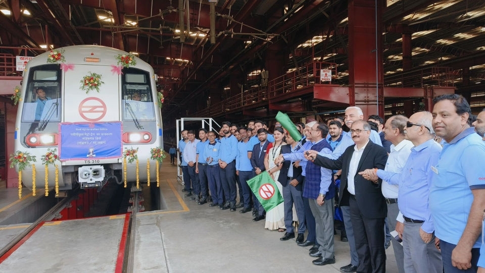 The Delhi Metro Rail Corporation formally flags off the first refurbished trainset.